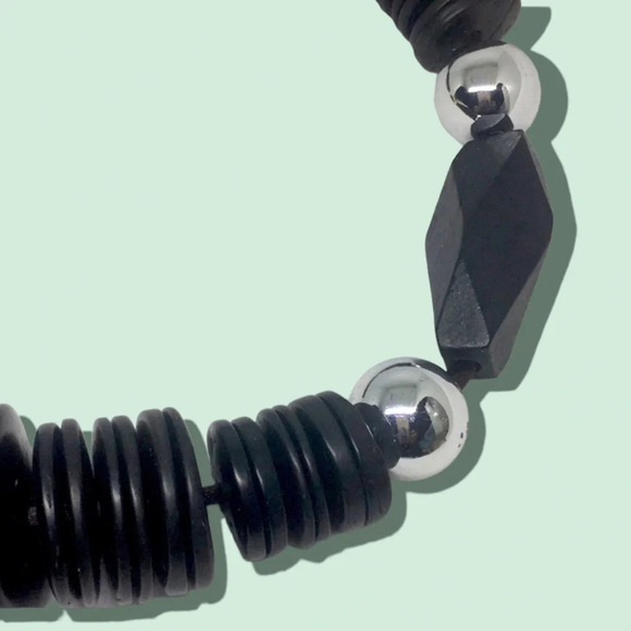 Vintage Unsigned Large Black Flat Bead Geometric Graduated Necklace - Picture 3 of 5